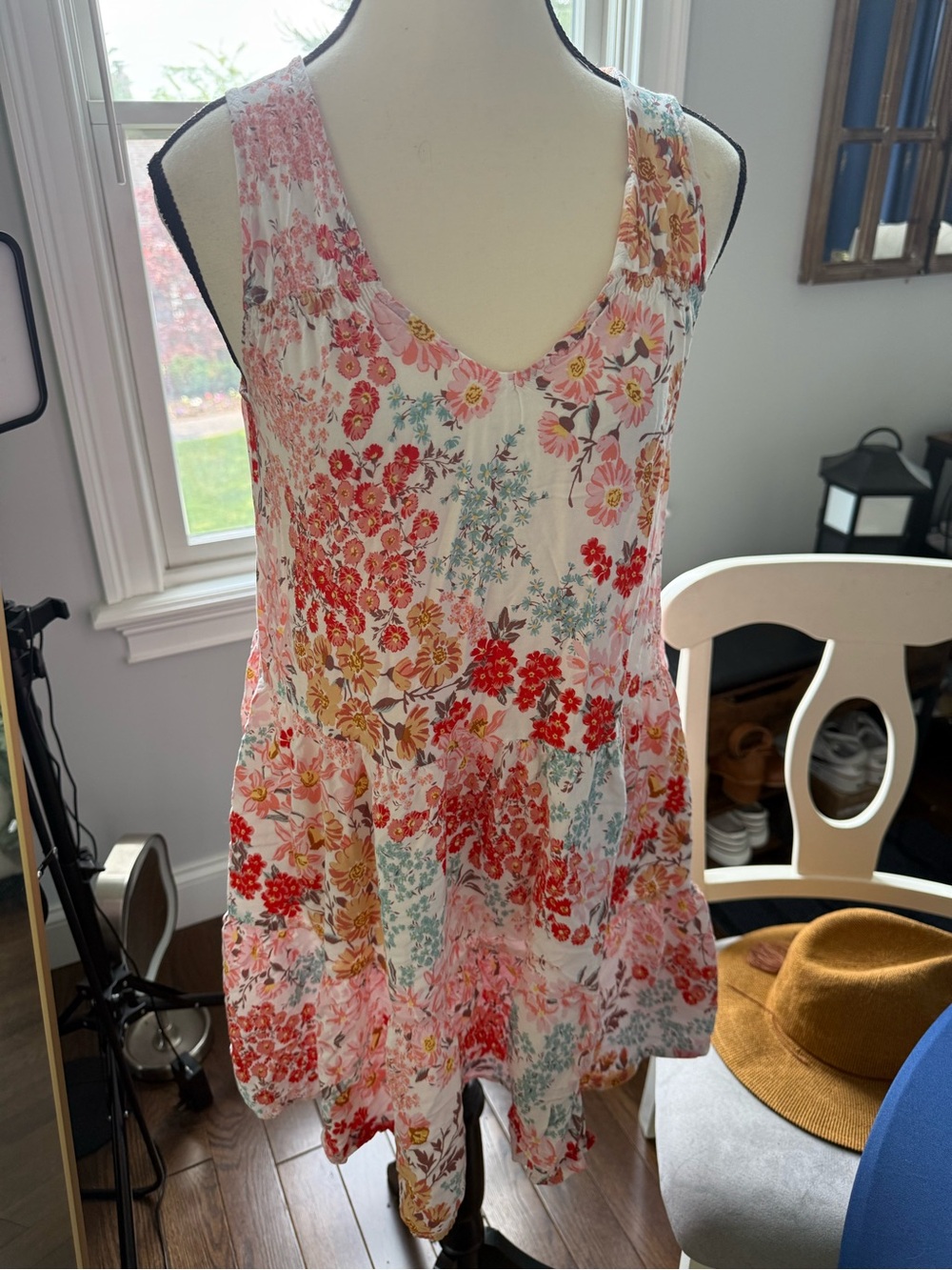 True Craft Pink Multi Floral V-Neck mini dress or tunic  size medium